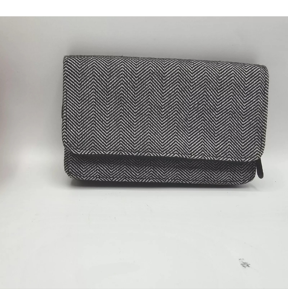 NWOT thirty-one wallet, burgundy and white thirty-one.